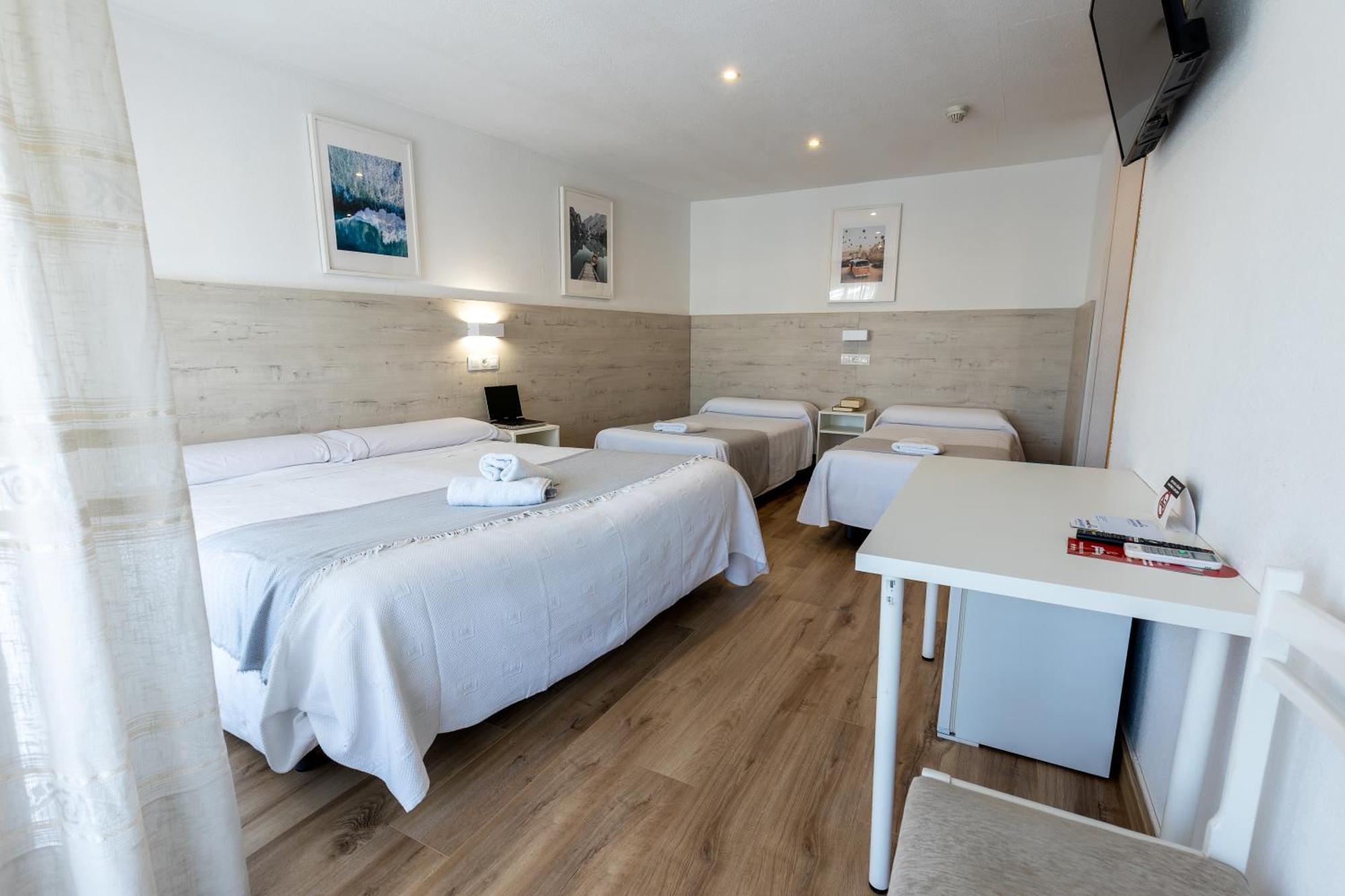 Hostal Gran Via Pinto Bagian luar foto